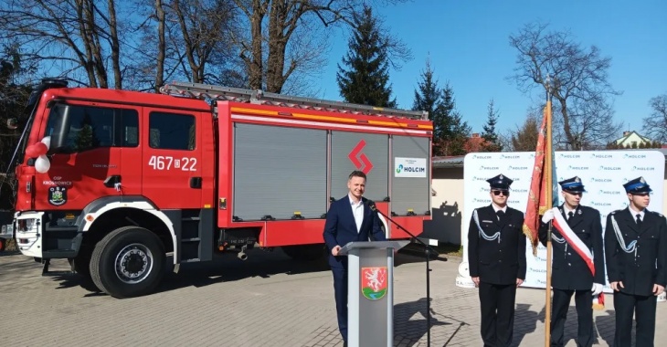 Nowoczesny wóz strażacki od Holcim dla OSP Krosnowice już w służbie lokalnej społeczności