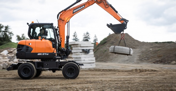 Doosan przedstawia nową koparkę kołową DX57W-7 zgodną z normą Stage V