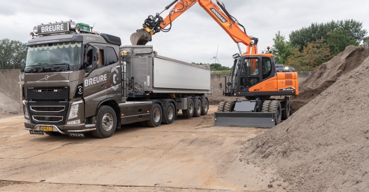 Nowa koparka kołowa Doosan DX165WR-7 o zmniejszonym promieniu obrotu